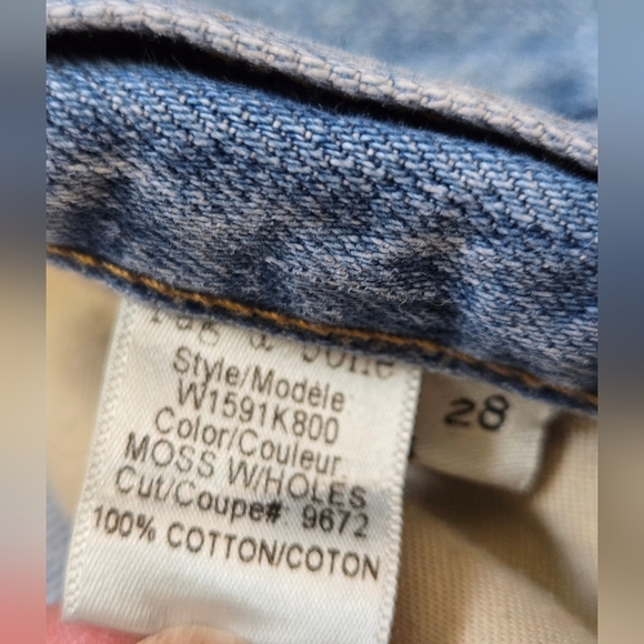 RAG & BONE Light Wash Distressed Cropped Boyfriend Jeans. Size 28 - Picture 9 of 13